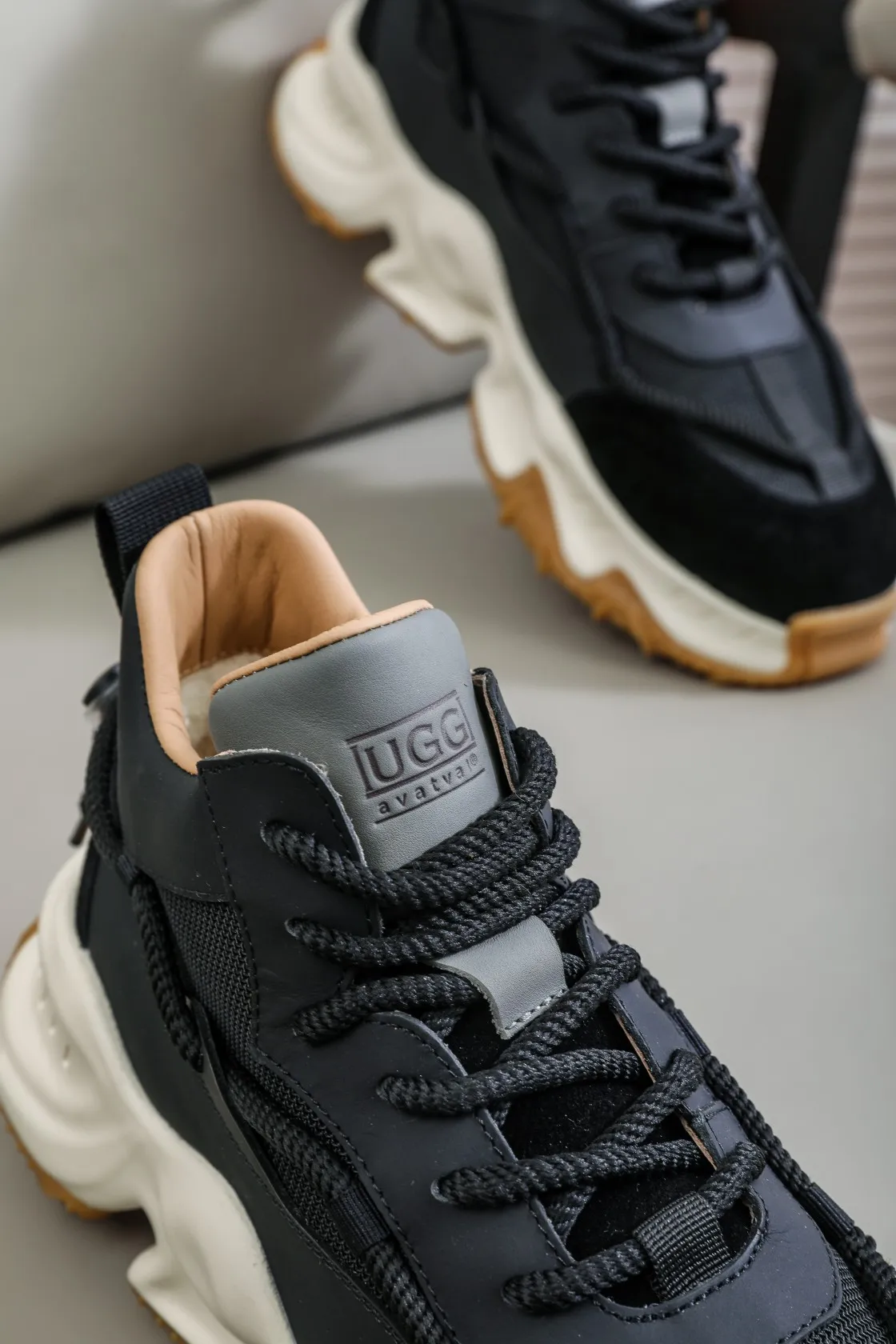 Men's shoes 💰620 IUGGI Heavy-duty thick-soled dad shoes EVA foam outsole Rarely seen on the market Retro version Very good-looking on the feet Mainly because it is so classy All-sheep fur lining Thick sole plate Super soft rebound Model 6081 Men's model 39-44 [issued]